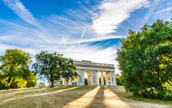 Colonnade on Reistna